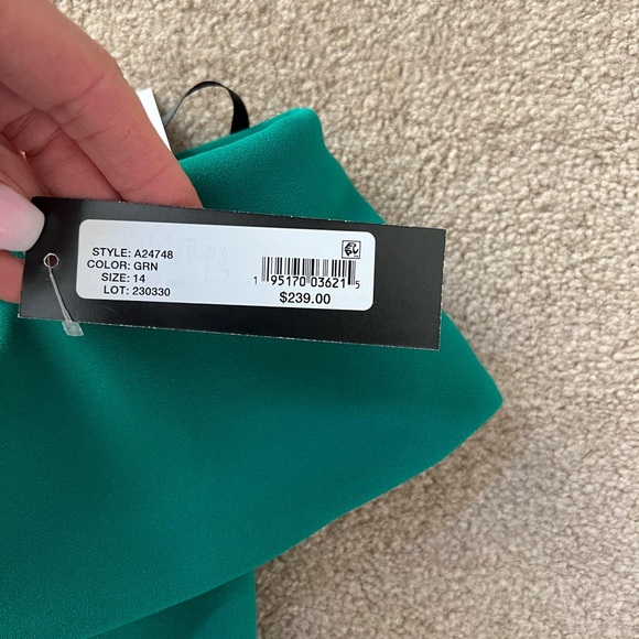Betsy and Adam off the shoulder new with tags green size 14 dress - Picture 6 of 10